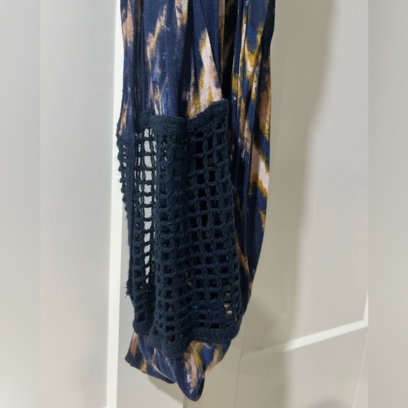 BUY 2 GET 1 FREE- Lot of 2 Infinity Scarves. Beautiful print - Picture 3 of 6